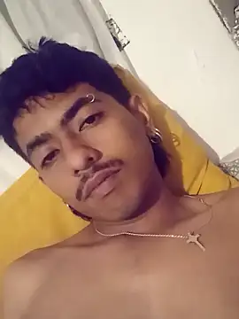 SkinniYamo's Live XXX Chat