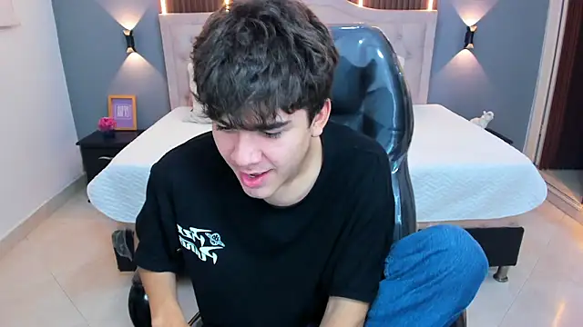 Tommy18__'s Live XXX Chat