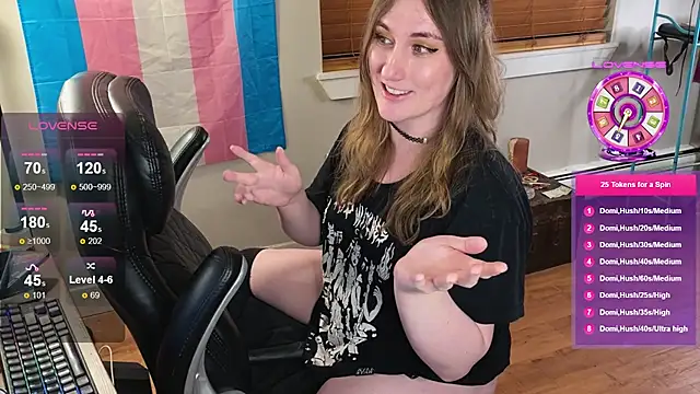 luluvaladon: διαδικτυακό σόου στην κάμερα