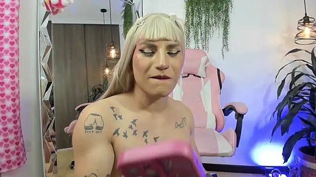 queenramoona-hot's Webcam Show