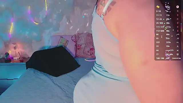 XXX chat uživo modela emmajohnss