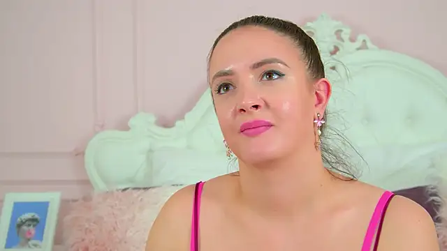 دردشة ElinaBellucci الجنسية المباشرة