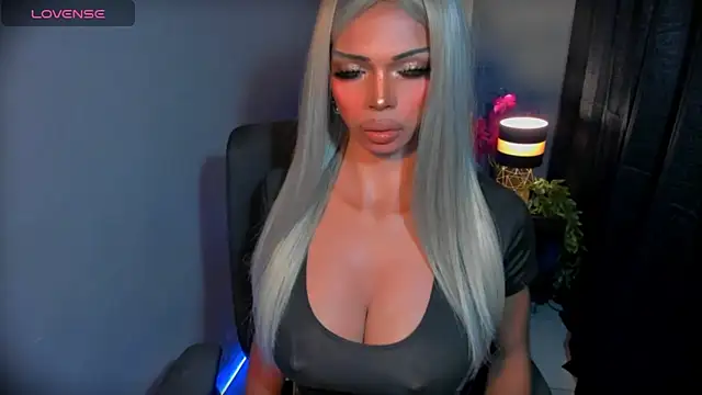 xEllaineCumsLotx 在線直播表演