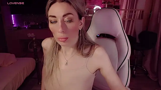 AnnieGOld_ élő XXX-chatje