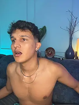 Leo_Savage_ Show Webcam