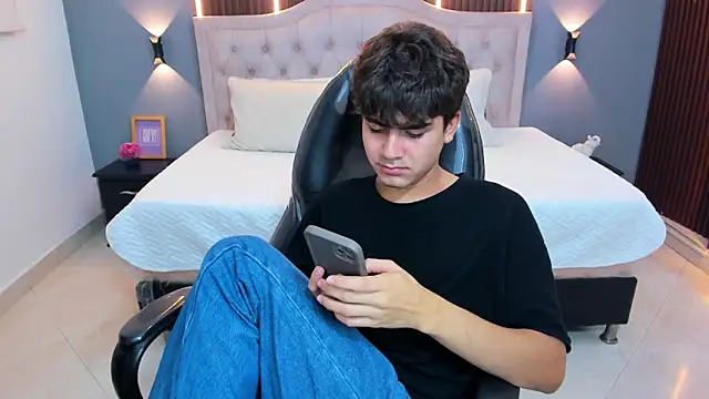 Chat XXX ao vivo de Tommy18__