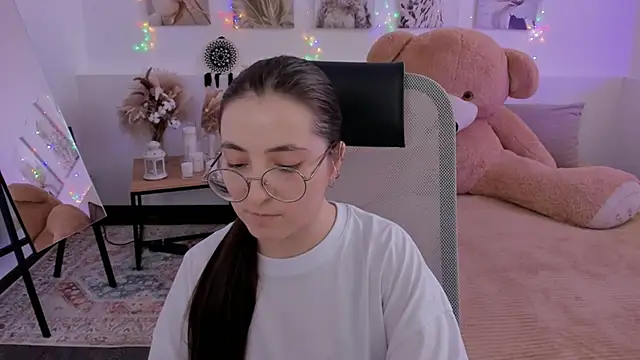 VirtuallVoyant live XXX chat