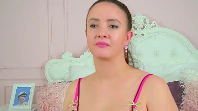 ElinaBellucci 现场XXX聊天