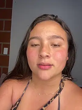 Cami_222's Live XXX Chat