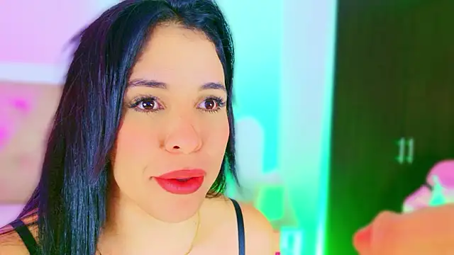 Chatroom XXX en direct de CharlootteEvans