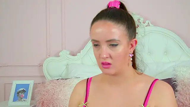 Chat XXX en directo de ElinaBellucci