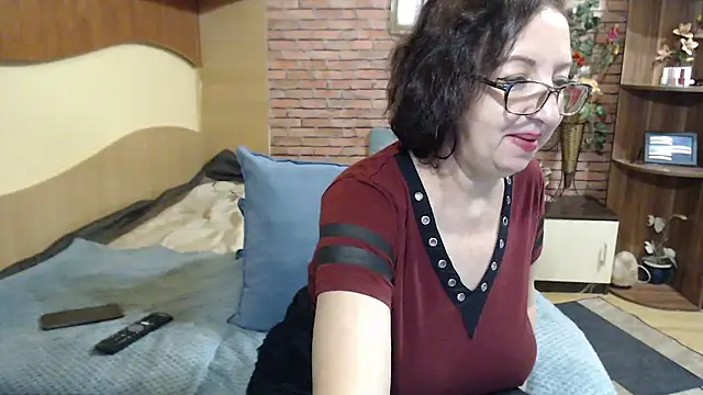 دردشة EvelyneFlirtyMilf الجنسية المباشرة