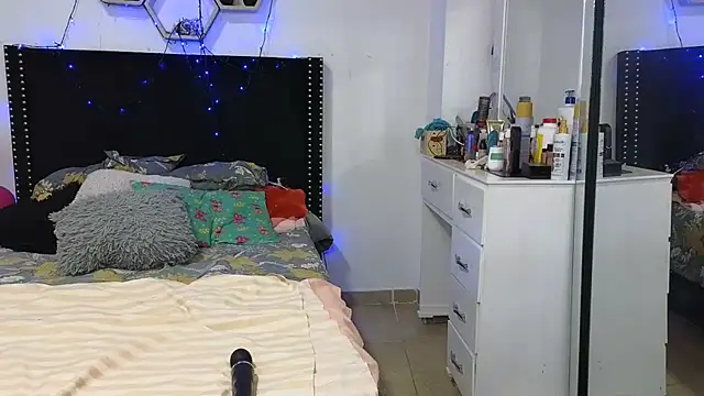 charlotte_077 live XXX chat