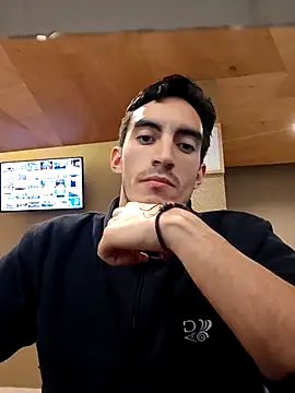 Chatroom XXX en direct de TommyMomentum