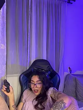 Samantha_Bernardo Show in webcam