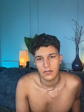 Leo_Savage_ Adlı Modelin Canlı XXX Sohbeti