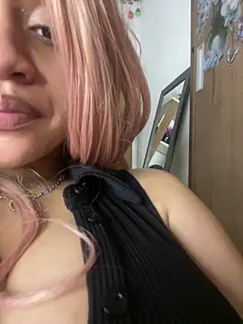 Chatroom XXX en direct de Charlotee_