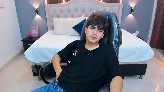 Tommy18__のライブXXXチャット