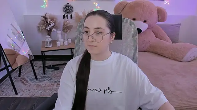 VirtuallVoyantのライブXXXチャット