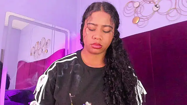 Sofi_Fox_ élő XXX-chatje