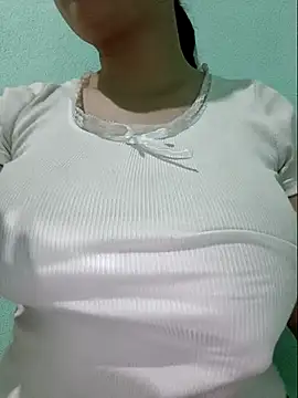 Pertunjukan Kamera Web Shine_Mai