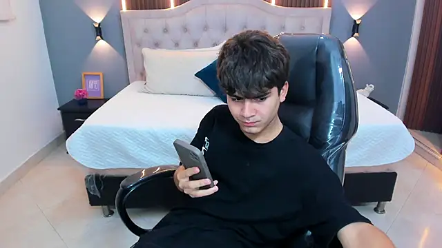 Tommy18__ élő XXX-chatje