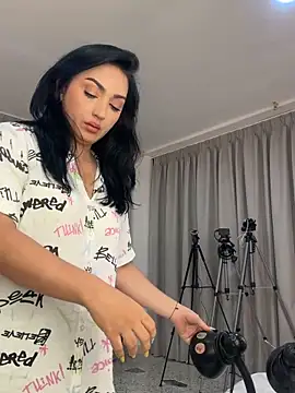 LIAH_IZUMI Chat XXX in diretta