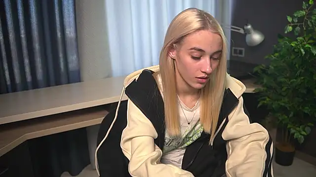 XXX chat uživo modela CandiRosato