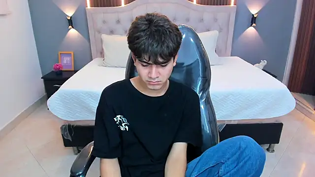 Czat XXX na żywo – Tommy18__