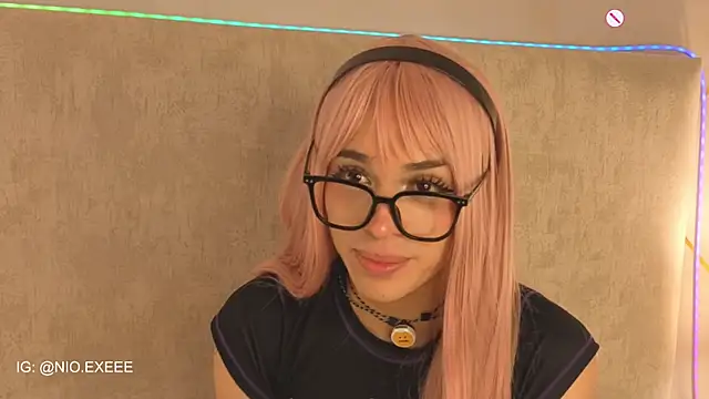 Nioki_: διαδικτυακό σόου στην κάμερα