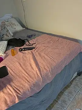 Paulette-squirt Chat XXX in diretta