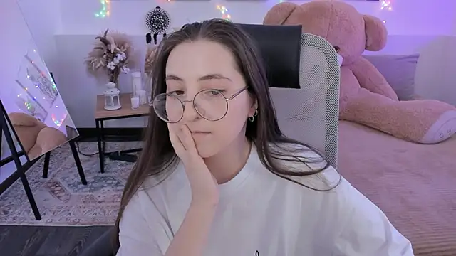 VirtuallVoyant's Live XXX Chat