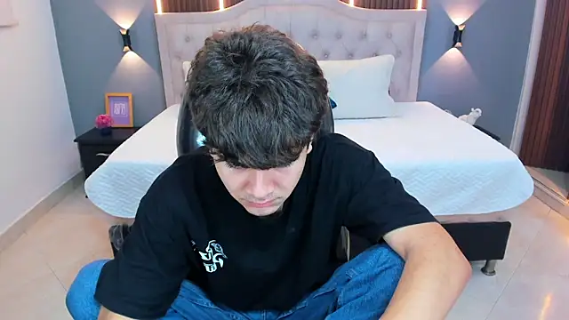 Tommy18__: онлайн-секс-чат