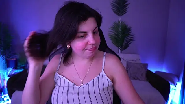 MirandaWong Adlı Modelin Canlı XXX Sohbeti