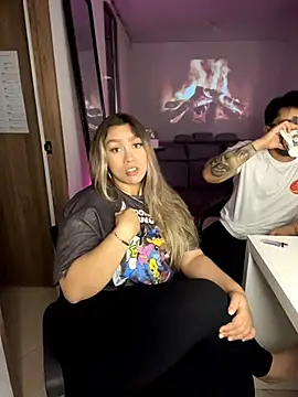 Im_sophiie: διαδικτυακό σόου στην κάμερα