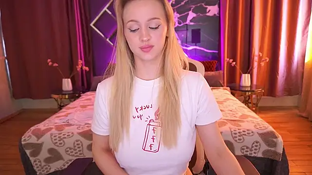 Show modela LylaYeess na web-kameri