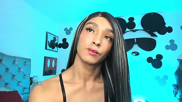 Show de AdharaSkinny_ na webcam