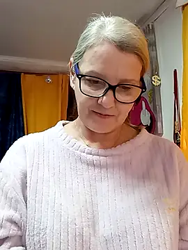 Chat +18 de irinamaux ao vivo