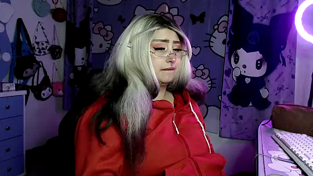 Chat +18 de lussyevans24 ao vivo