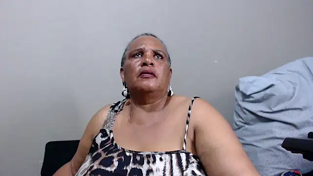 GrandBustyMelon Show in webcam