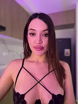 Chat +18 de Bella-taylorr ao vivo