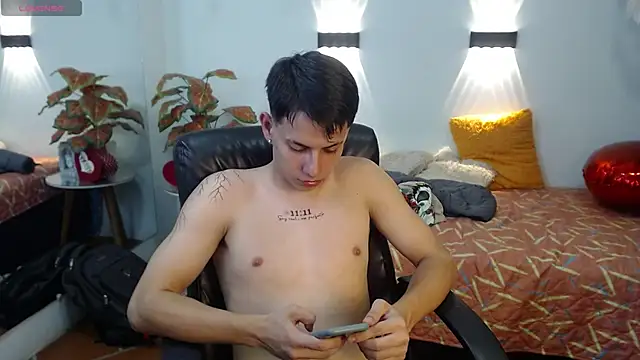 Вебкам-шоу RoaSexi25