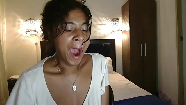 dark_enchantress_ élő XXX-chatje