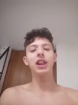 Онлайн чат XXX Daniel_Roy