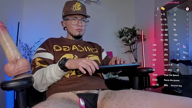 Онлайн чат XXX tyler_jones_