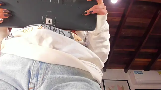 MiaKay1's Live XXX Chat