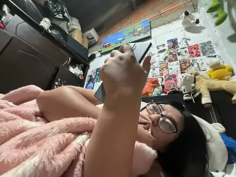 violeta_818 élő XXX-chatje