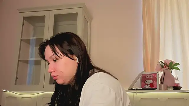 Alisia_Mars Adlı Modelin Canlı XXX Sohbeti