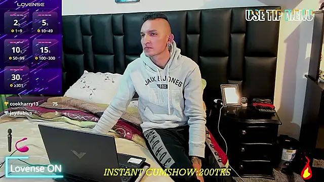 Mike_Waters live XXX chat