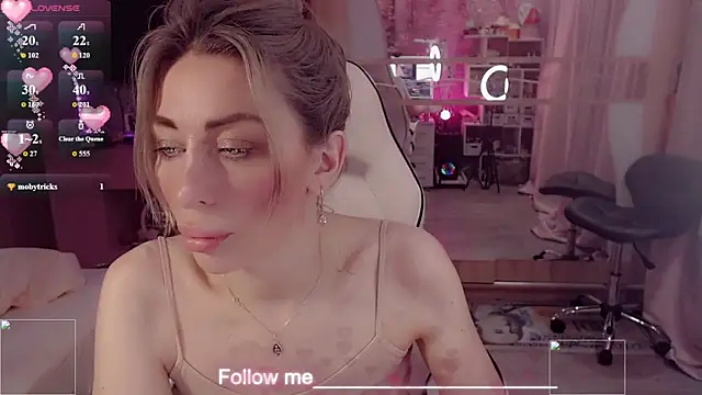 AnnieGOld_ Adlı Modelin Canlı XXX Sohbeti